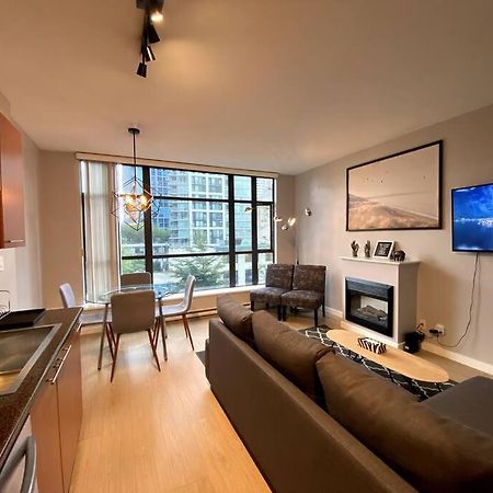 Entire Condo In Heart Of Downtown Ванкувър Екстериор снимка