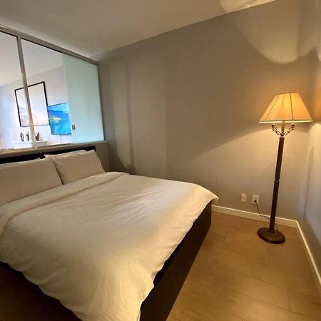Entire Condo In Heart Of Downtown Ванкувър Екстериор снимка