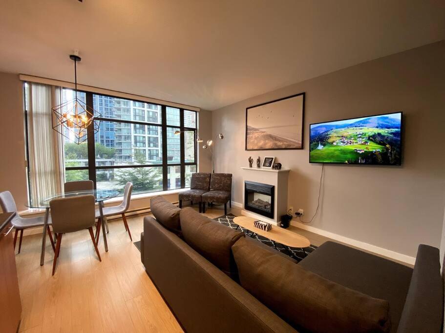 Entire Condo In Heart Of Downtown Ванкувър Екстериор снимка