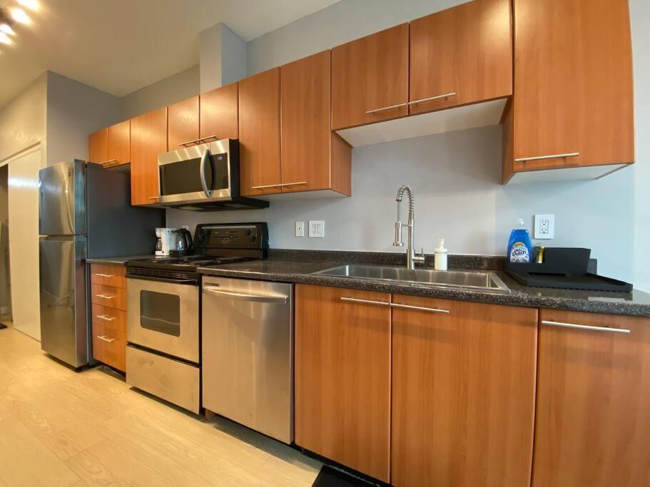 Entire Condo In Heart Of Downtown Ванкувър Екстериор снимка
